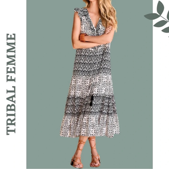 Tribal Lined Combo Print Maxi Dress w/Drawstring
Black 8880-3647-0002 Size
Small - Picture 3 of 6